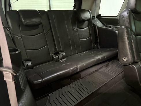 Used 2017 Cadillac Escalade Luxury AWD/4WD image 22