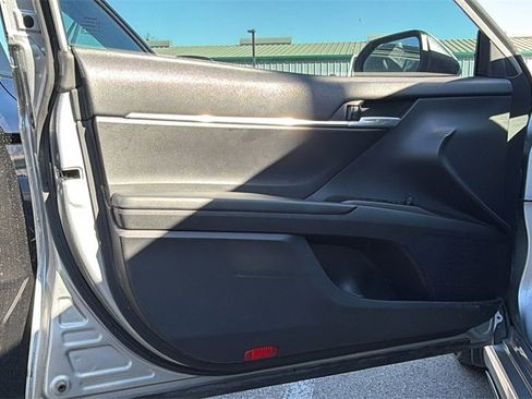 Used 2024 Toyota Camry SE image 9