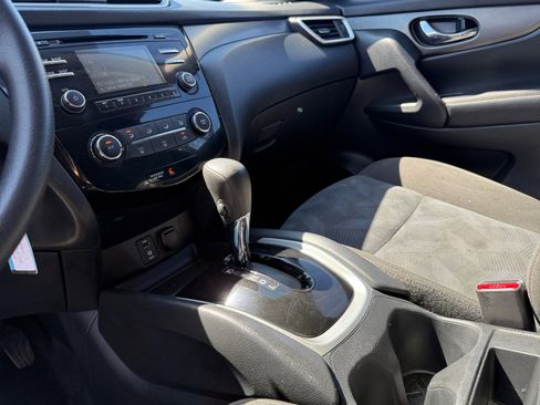 Used 2016 Nissan Rogue S w/ Appearance Package image 13