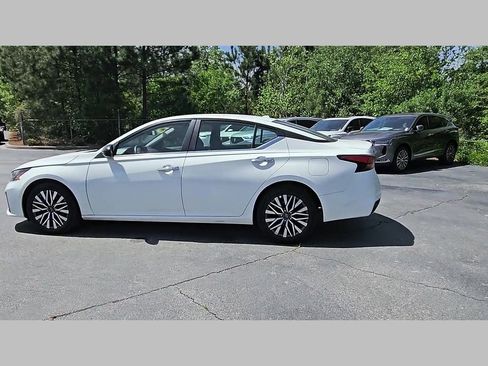 Used 2025 Nissan Altima 2.5 SV image 28