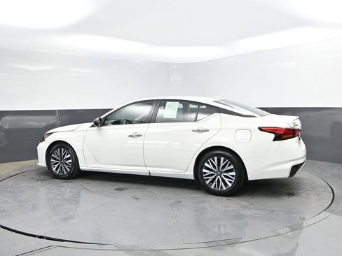 Used 2025 Nissan Altima 2.5 SV FWD image 5