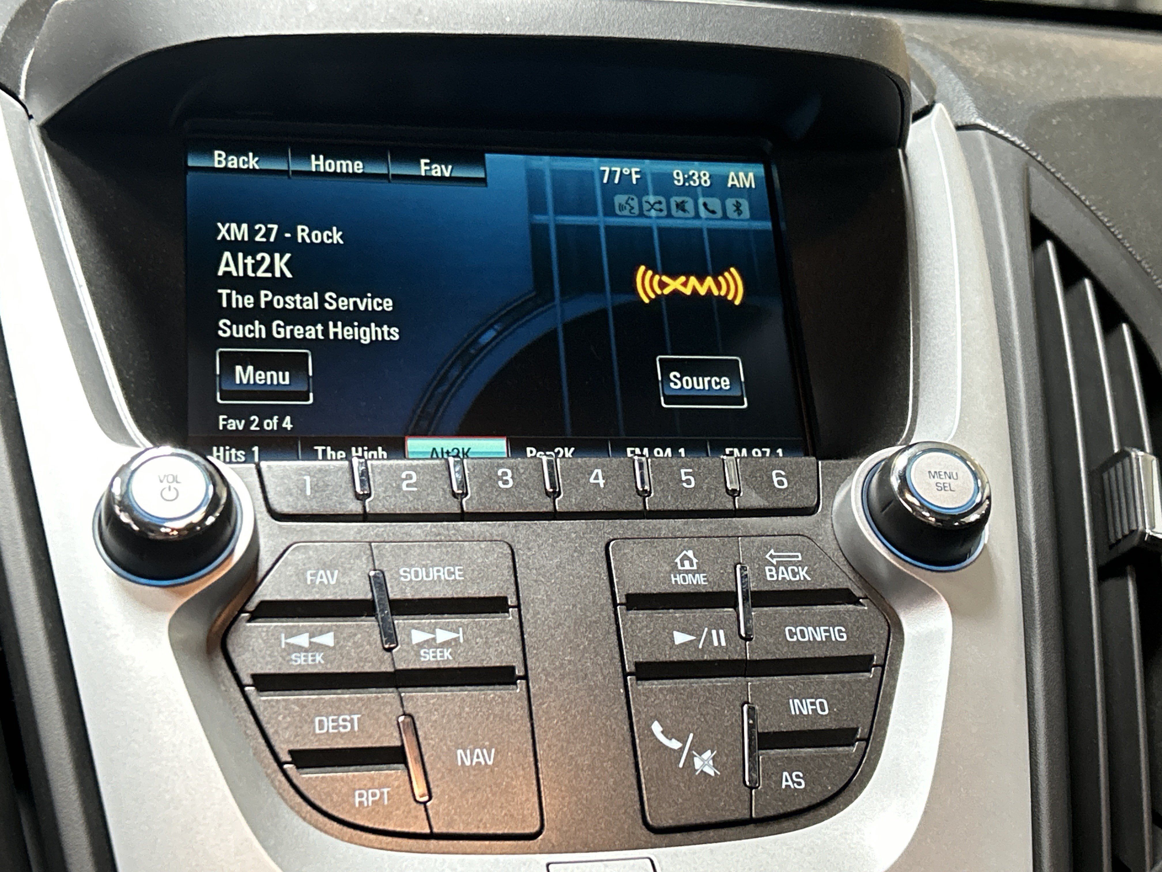 Used 2017 Chevrolet Equinox Premier w/ Enhanced Convenience Package AWD/4WD image 10