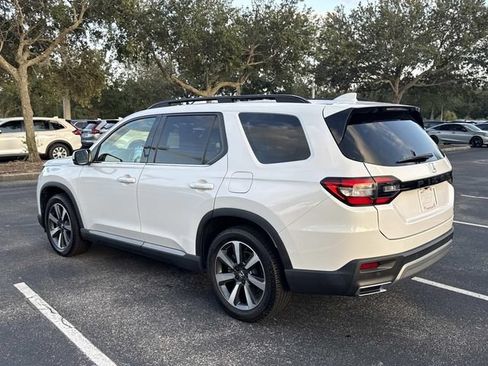 Certified 2024 Honda Pilot Touring image 6