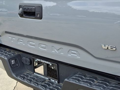 Used 2021 Toyota Tacoma TRD Off-Road AWD/4WD image 31