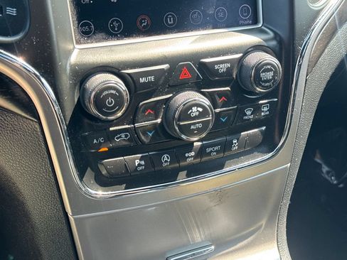 Used 2018 Jeep Grand Cherokee Altitude AWD/4WD image 26