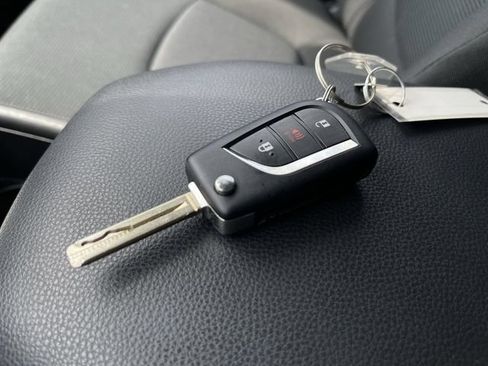 Certified 2022 Toyota RAV4 LE AWD/4WD image 21