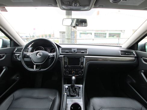 Used 2018 Volkswagen Passat 2.0T SE FWD image 13