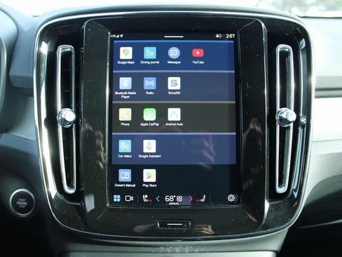 Used 2025 Volvo XC40 B5 Core image 21