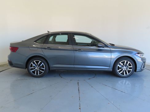 New 2026 Volkswagen Jetta SE FWD image 2