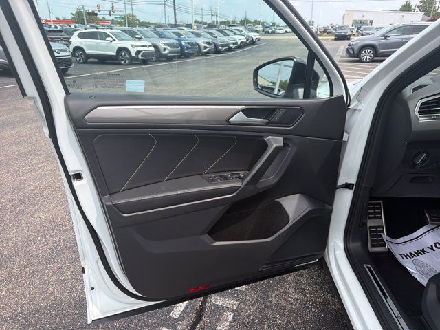 Certified 2023 Volkswagen Tiguan SE R-Line AWD/4WD image 12