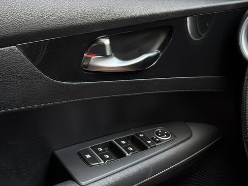 Used 2023 Kia Forte GT-Line w/ GT-Line Technology Package FWD image 17