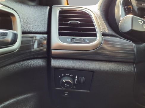 Used 2021 Jeep Grand Cherokee Laredo X AWD/4WD image 17