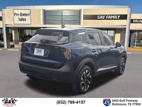 Used 2025 Nissan Kicks SV AWD/4WD image 2
