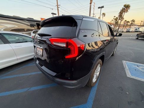 Used 2023 GMC Terrain SLE image 8