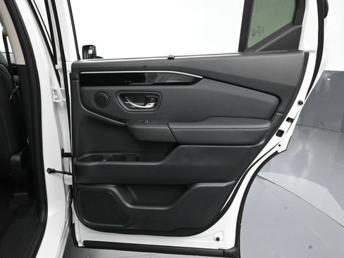 Used 2025 Honda Pilot Touring image 25