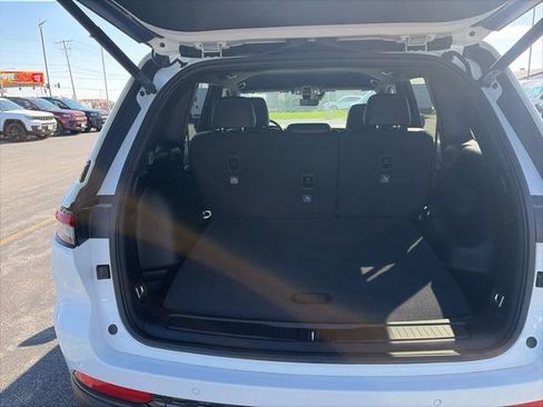 New 2025 Jeep Grand Cherokee Limited w/ Black Appearance Package image 5
