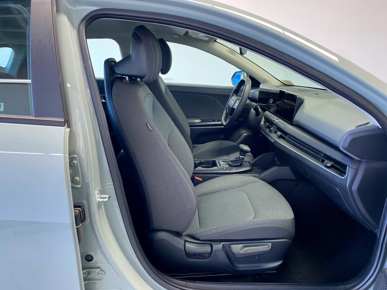 Certified 2025 Kia K4 FWD image 28
