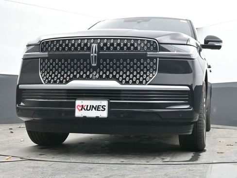 Used 2025 Lincoln Navigator Reserve image 48