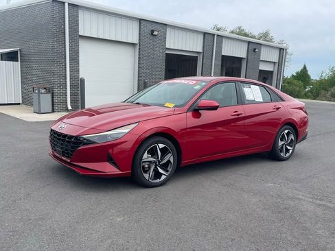 Used 2023 Hyundai Elantra SEL w/ Convenience Package FWD image 3