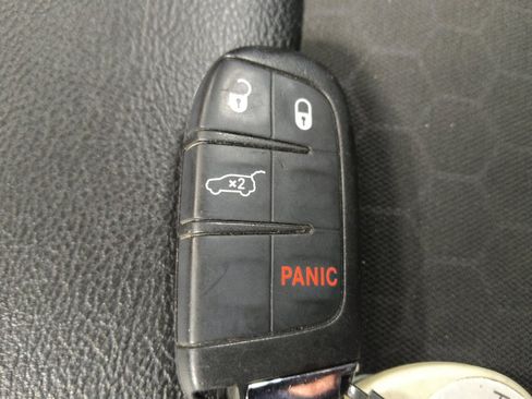 Used 2017 Jeep Compass Latitude FWD image 32