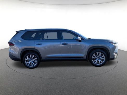 Used 2025 Toyota Grand Highlander AWD image 4