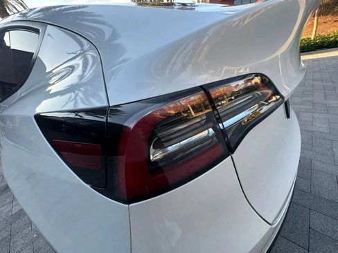 Used 2021 Tesla Model Y Long Range AWD/4WD image 23