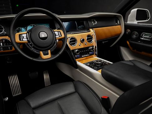 Used 2019 Rolls-Royce Cullinan AWD/4WD image 2