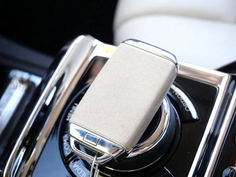 Used 2024 Rolls-Royce Phantom Extended Wheelbase w/ The Phantom Package image 15