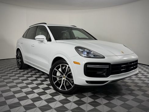 Used 2022 Porsche Cayenne Turbo image 6