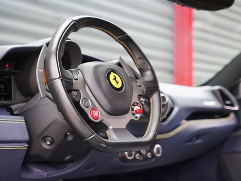 Used 2017 Ferrari 488 GTB RWD image 16