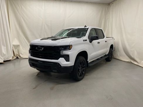 Used 2025 Chevrolet Silverado 1500 LT Trail Boss w/ Dark Appearance Package AWD/4WD image 2