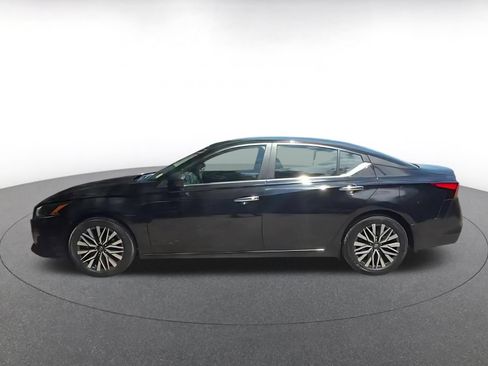 Used 2025 Nissan Altima 2.5 SV FWD image 8