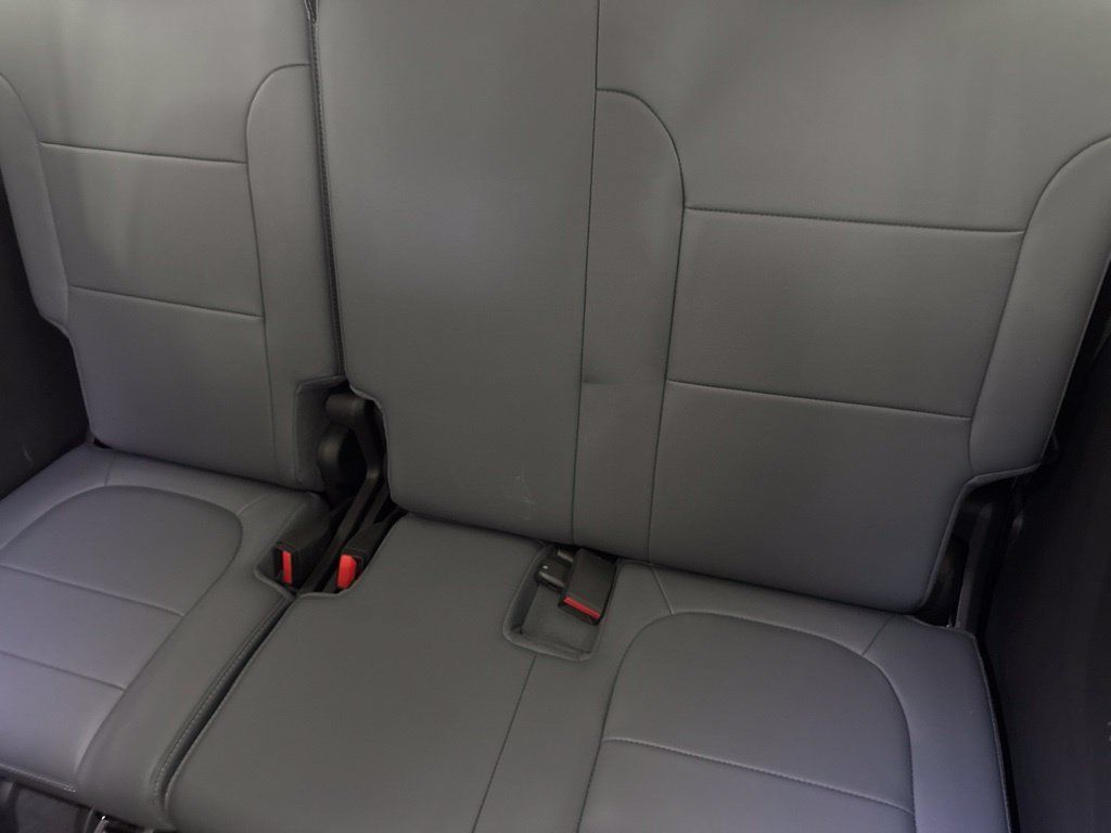 Used 2021 Chevrolet Traverse Premier AWD/4WD image 28