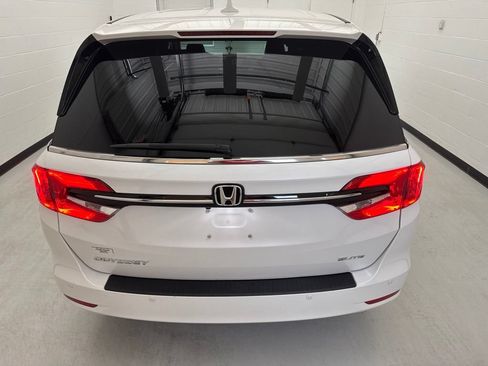 Used 2023 Honda Odyssey Elite image 5