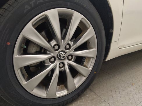 Used 2017 Toyota Camry XLE FWD image 31
