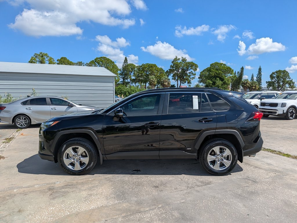 Used 2024 Toyota RAV4 XLE AWD/4WD image 5