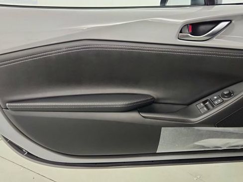 New 2026 MAZDA MX-5 Miata Club w/ Weather Package RWD image 9