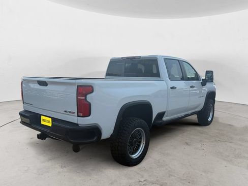 Used 2024 Chevrolet Silverado 2500 ZR2 w/ Technology Package AWD/4WD image 5