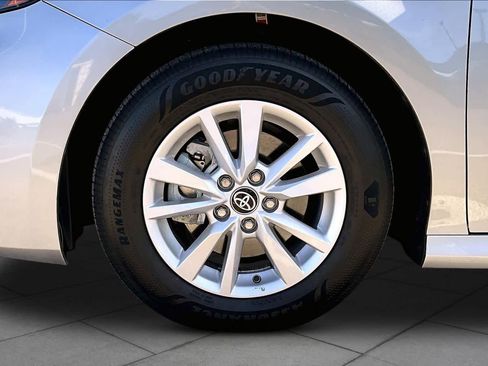 Used 2025 Toyota Camry LE w/ Convenience Package image 10