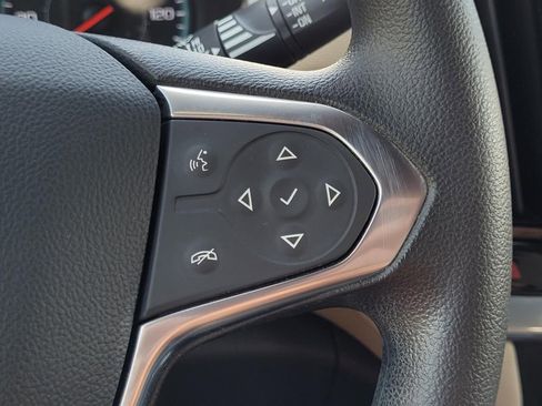 Used 2023 Chevrolet Traverse LS image 23