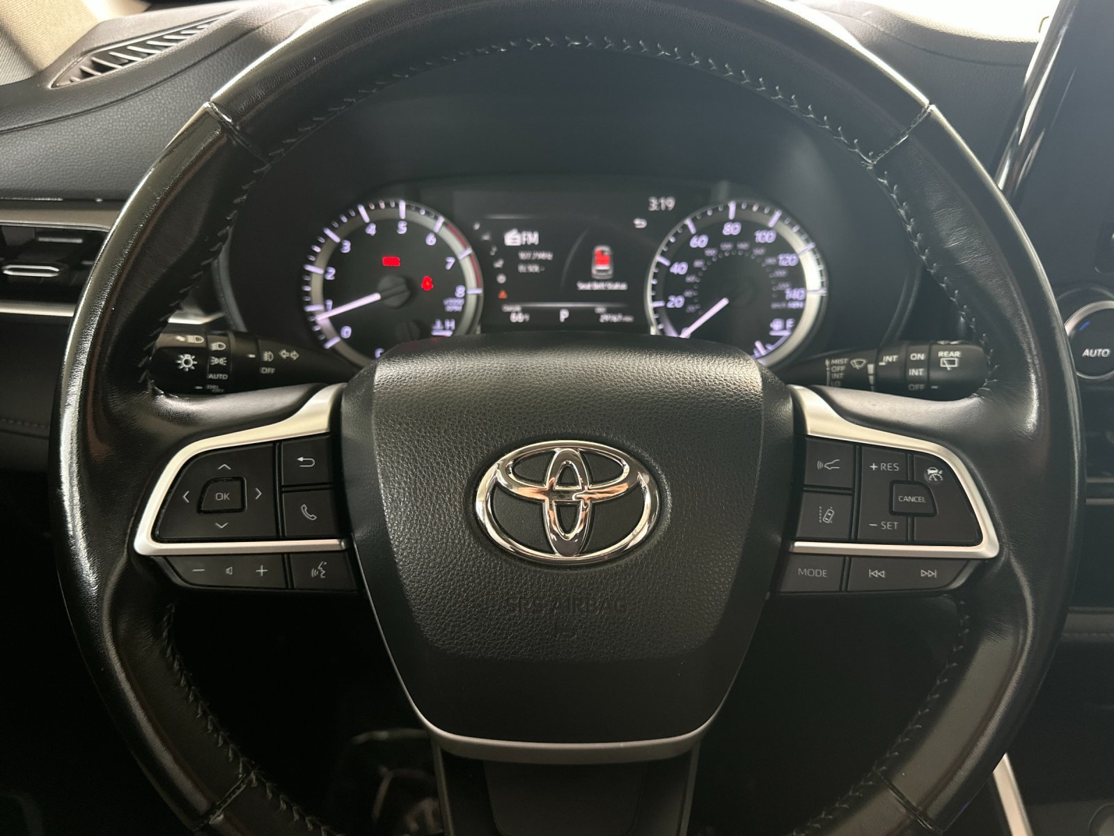 Used 2023 Toyota Highlander LE FWD image 22