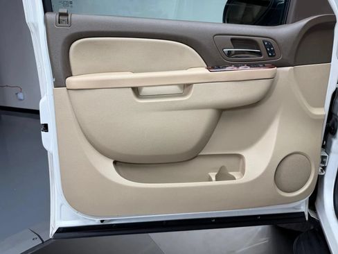 Used 2012 Chevrolet Avalanche LTZ RWD image 24