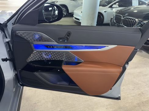 Used 2026 BMW 740i w/ Premium Package image 9