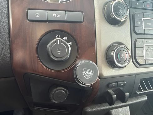 Used 2014 Ford F350 Lariat w/ Lariat Ultimate Package AWD/4WD image 26
