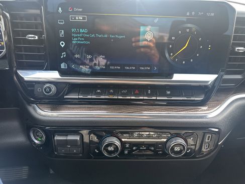 Used 2025 Chevrolet Silverado 1500 LT image 28