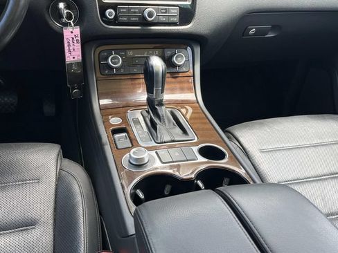 Used 2016 Volkswagen Touareg TDI AWD/4WD image 19