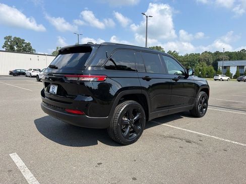 Used 2023 Jeep Grand Cherokee Limited w/ Luxury Tech Group II AWD/4WD image 5