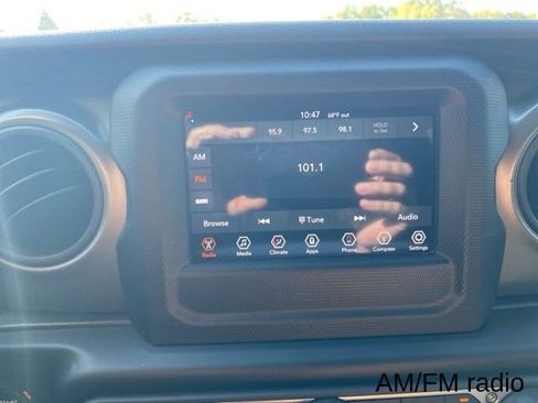 Used 2023 Jeep Wrangler Willys image 17