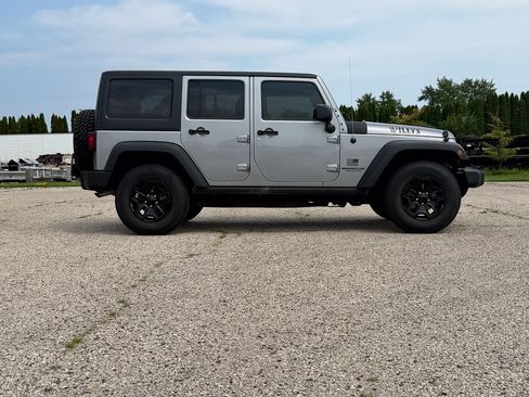 Used 2017 Jeep Wrangler Unlimited Sport AWD/4WD image 2