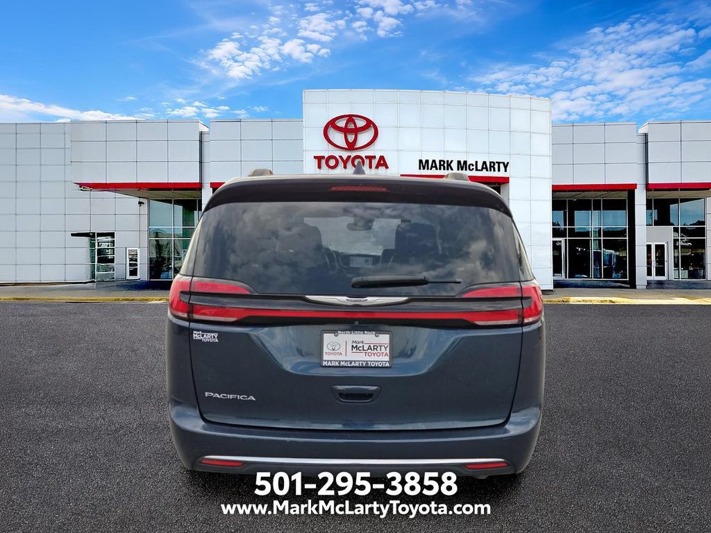 Used 2022 Chrysler Pacifica Touring-L FWD image 4